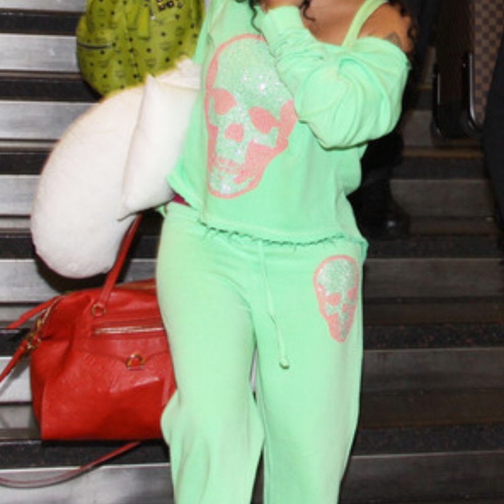 “ Not for sale”, Looking for this Sweatsuit !!🙏🏼